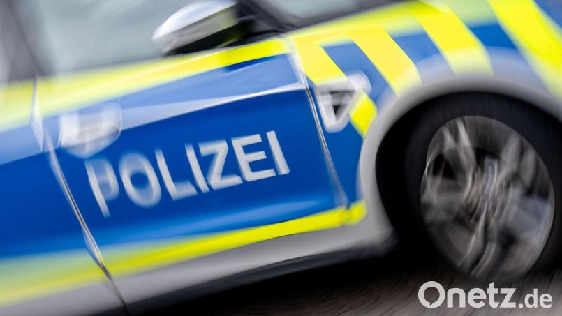Die Polizei ermittelt wegen versuchter Körperverletzung. Symbolbild: Hendrik Schmidt/dpa