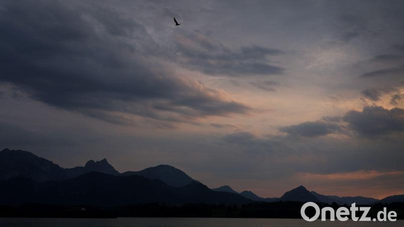 Durch Föhn erwärmt sich die Luft. ((Archivbild) Bild: Karl-Josef Hildenbrand/dpa