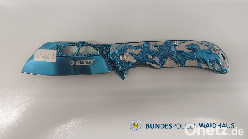 Dieses Springmesser hatte der 36-Jährige dabei. Bild: Bundespolizei Waidhaus