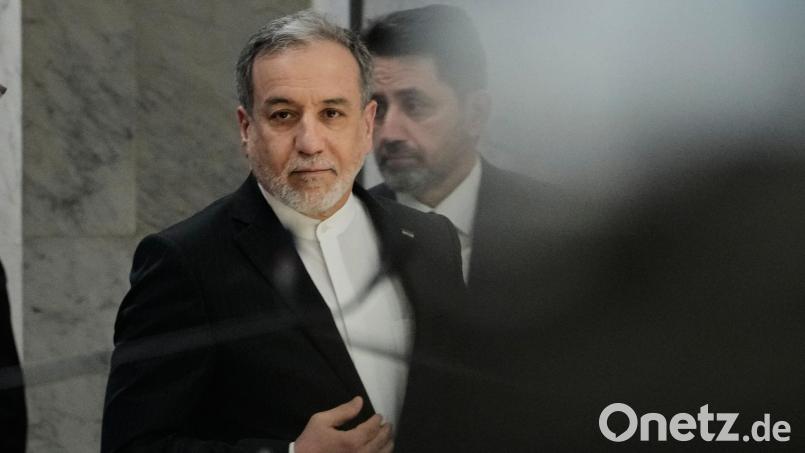 Araghtschi hält eine diplomatische Lösung weiter für möglich (Archivbild). Bild: Hadi Mizban/AP/dpa