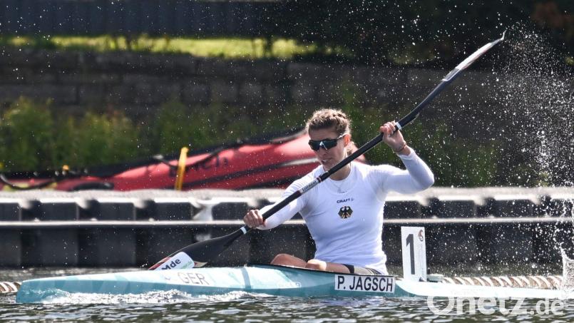 Pauline Jagsch fuhr sich im Kajakeiner zum WM-Titel. (Archivbild) Bild: David Inderlied/dpa