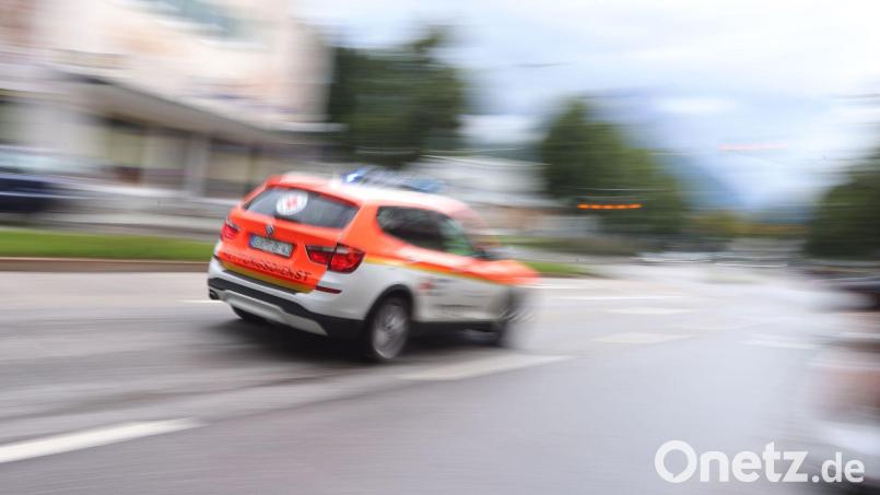 Der Mann musste in ein Krankenhaus gebracht werden. (Symbolbild) Bild: Karl-Josef Hildenbrand/dpa