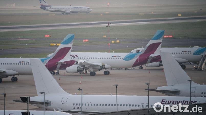 Eine Boeing im Auftrag von Eurowings auf dem Weg nach Mallorca landete nach Dampfentwicklung sicherheitshalber in Paris. (Symbolbild) Bild: Henning Kaiser/dpa