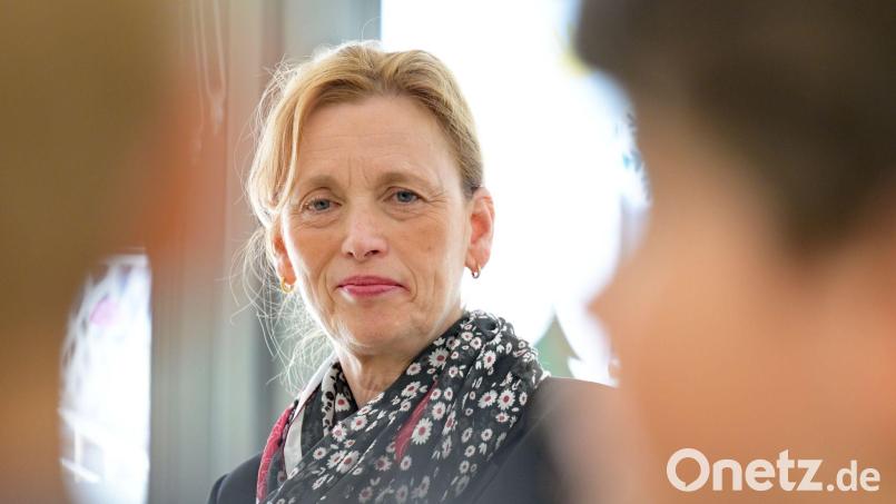 Familienministerin Karin Prien ist zufrieden mit dem Umbau des Programms „Demokratie leben!“. (Archivbild) Bild: Malin Wunderlich/dpa