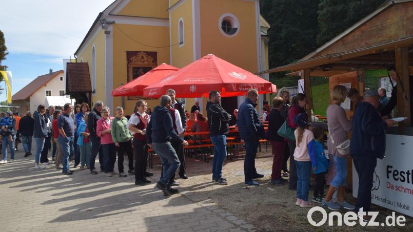 Einen großen Ansturm an hungrigen Besuchern erwartet auch die DJK wieder am Bratwurst- und Käsestand hinter der Wallfahrtskirche. Archivbild: swo