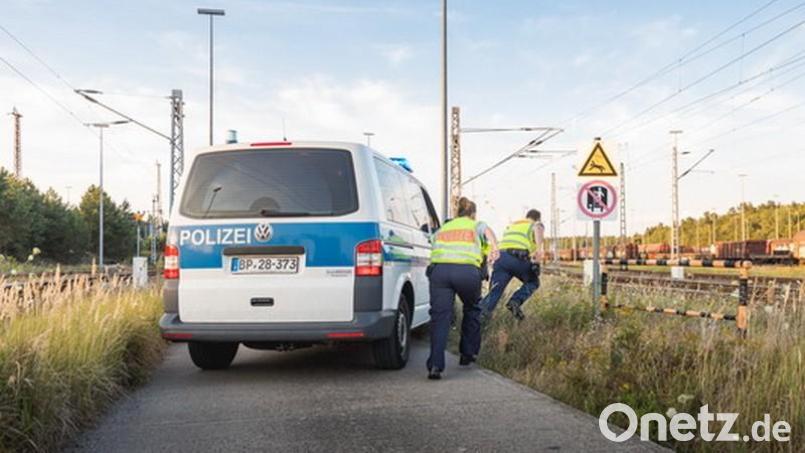 Zwei Unbekannte sind in Pfreimd auf das Dach einer Regionalbahn geklettert – und dann bis Wernberg mitgefahren. Symbolbild: Bundespolizei