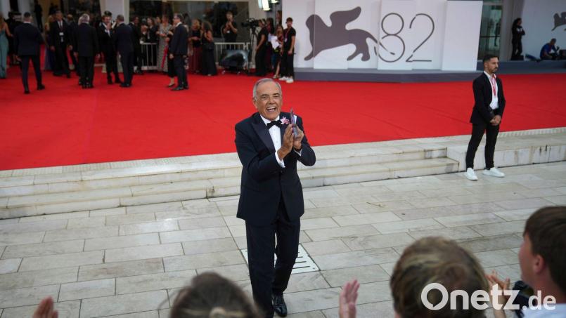 Festivaldirektor Alberto Barbera bei der Eröffnung der Filmfestspiele im vergangenen Jahr. (Archivbild) Bild: Alessandra Tarantino/Invision/AP/dpa
