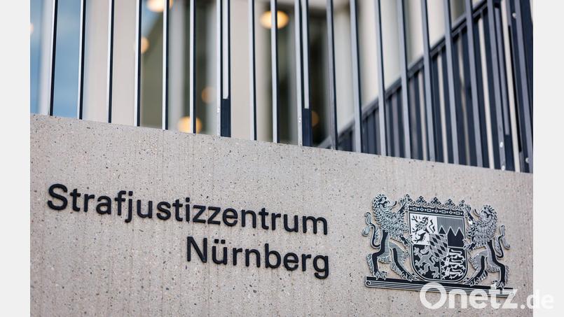 In dem Prozess sind zwei Heranwachsende angeklagt. Gegen einen Dritten wurde das Verfahren abgetrennt. (Symbolfoto) Bild: Daniel Karmann/dpa