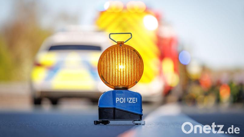 Die Autobahn wurde kurzzeitig gesperrt, damit der Rettungsdienst arbeiten konnte. (Symbolbild) Bild: Friso Gentsch/dpa
