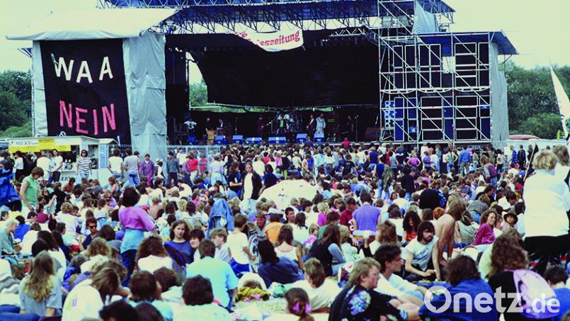 Über 100.000 feiern am 26. und 27. Juli 1986 auf dem Burglengenfelder Lanzenanger mit deutschen Rock- und Popgrößen das fünfte Anti-WAA-Festival. Das fried- und stimmungsvolle Protestkonzert geht als "deutsches Woodstock" in die Geschichte ein. Archivbild: Gerhard Götz