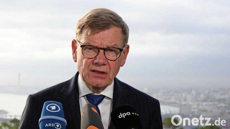 Außenminister Johann Wadephul (CDU) äußert sich in der algerischen Hauptstadt Algier vor Journalisten. Bild: Michael Brandt/dpa