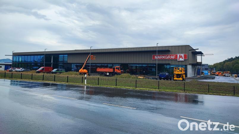 Die Arbeiten am Gerhard-Markgraf-Bildungszentrum im Kemnather Gewerbegebiet West III neigen sich dem Ende zu. Ab Oktober läuft der Probebetrieb. Bild: Hubert Lukas