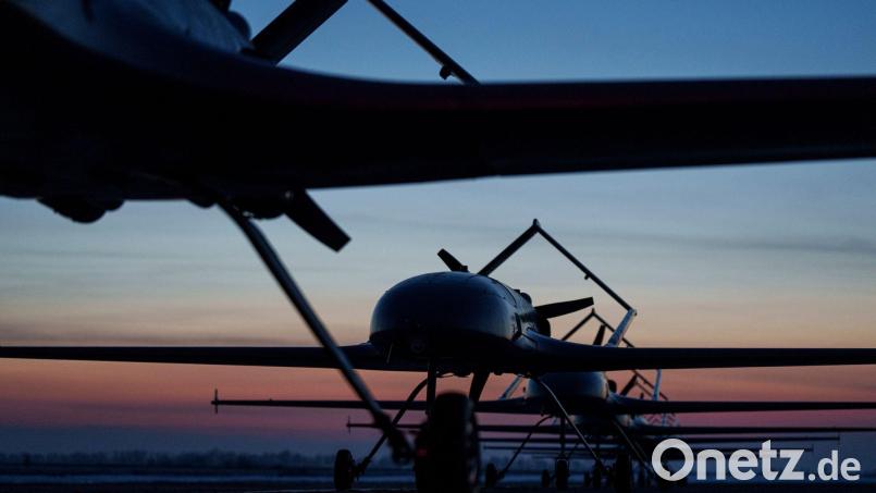 Ukrainische Drohnen können auch weit entfernte Ziele in Russland erreichen. (Archivbild) Bild: Evgeniy Maloletka/AP/dpa
