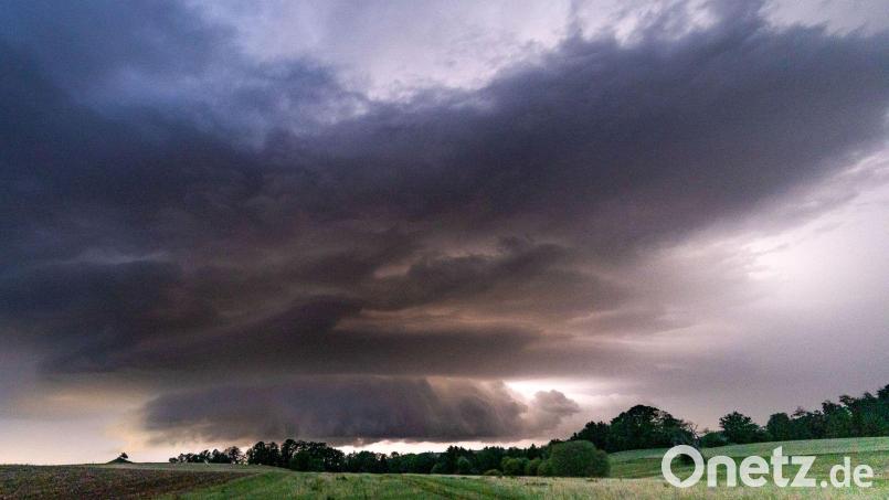 Eine „Superzelle“ kündigt ein drohendes Unwetter an, hier im baden-württembergischen Rems-Murr-Kreis. (Symbolbild) Bild: Alexander Wolf/onw-images/dpa