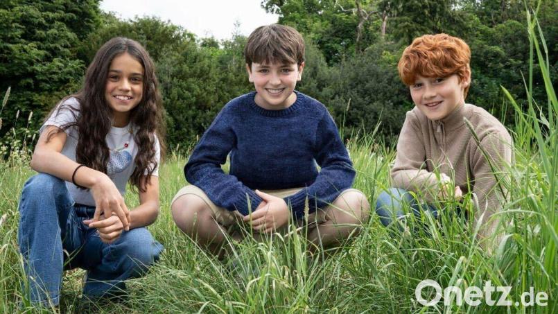 Arabella Stanton (l-r), Dominic McLaughlin und Alastair Stout spielen in der neuen HBO-Serie Hermine Granger, Harry Potter und Ron Weasley. Bild: Aidan Monaghan/HBO/AP/dpa