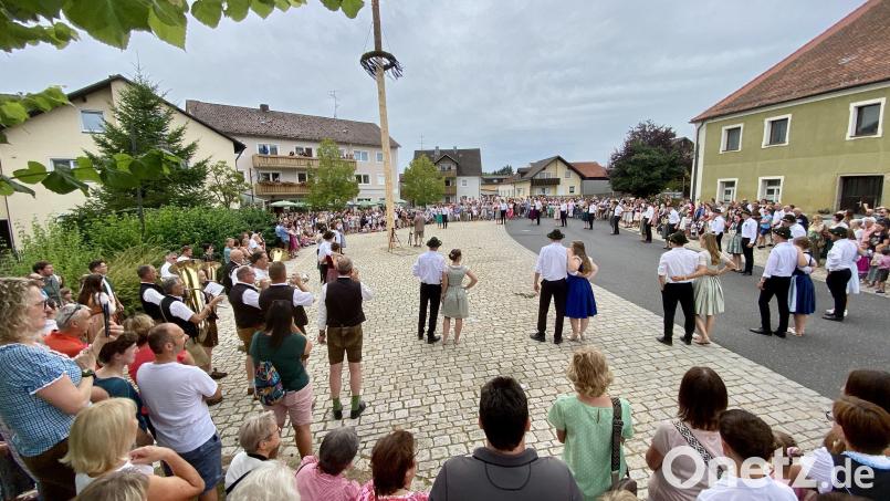 Höhepunkt der Freudenbertger Kirwa wird wieder das Austanzen des Kirwabaumes sein - heuer am Sonntag, 13. September, um 14.30 Uhr. Bild: Ina Piehler