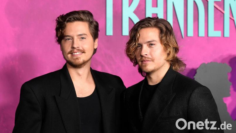 Dylan Sprouse (r) wurde mit seinem Bruder Cole Sprouse (l) zum Disney-Star. (Archivbild) Bild: Chris Pizzello/Invision via AP/dpa