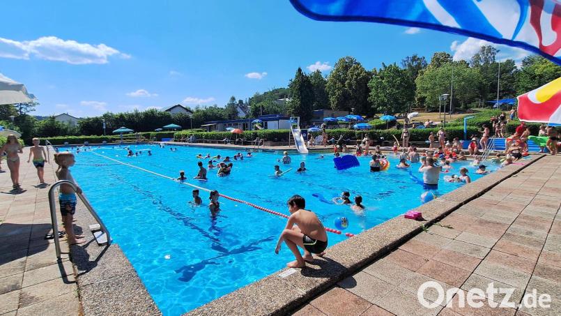 An heißen Sommertagen war das Friedenfelser Freibad in dieser Saison wieder ein begehrtes Ziel. Bild: Bernhard Schultes