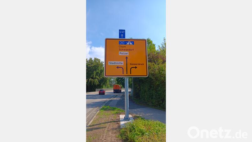 Die Erneuerung der Wegweiser im Stadtgebiet ist abgeschlossen. Hier ein neuer Wegweiser in der Bruno-Hofer-Straße. Bild: Oliver Schäffler, Stadt Amberg