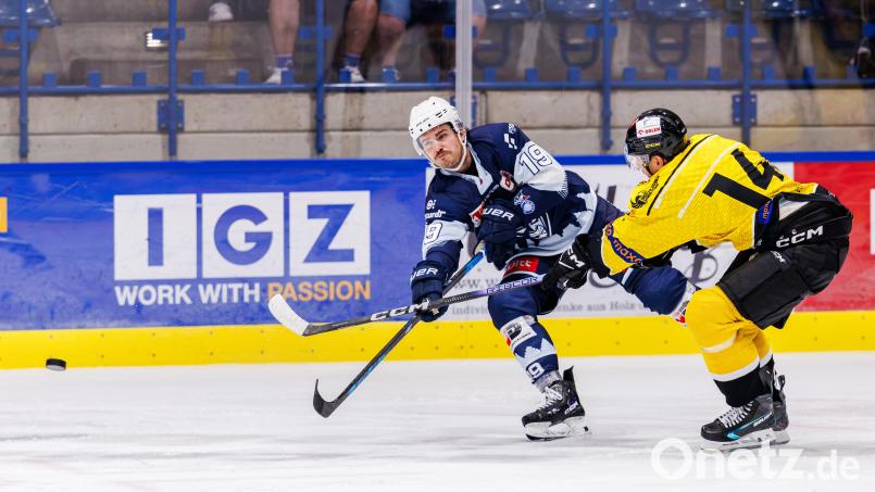 Für Alex-Oliver Voyer und die Blue Devils Weiden geht es am Donnerstag zum inoffiziellen Rückspiel gegen den tschechischen Zweitligisten Banik Sokolov. Bild: Werner Moller