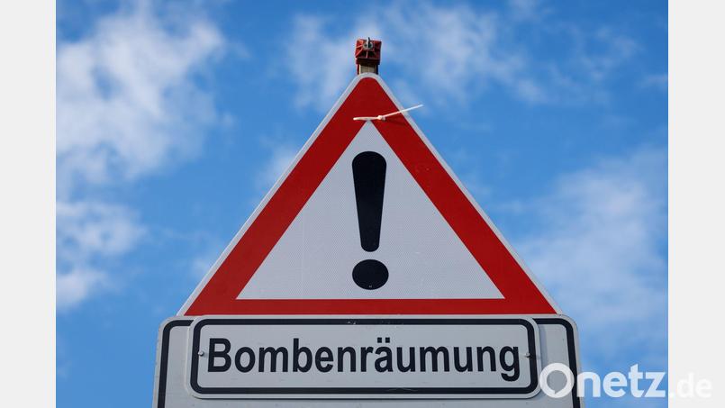 Eine Splitterbombe aus dem Zweiten Weltkrieg soll entschärft werden. (Symbolbild) Bild: Friso Gentsch/dpa