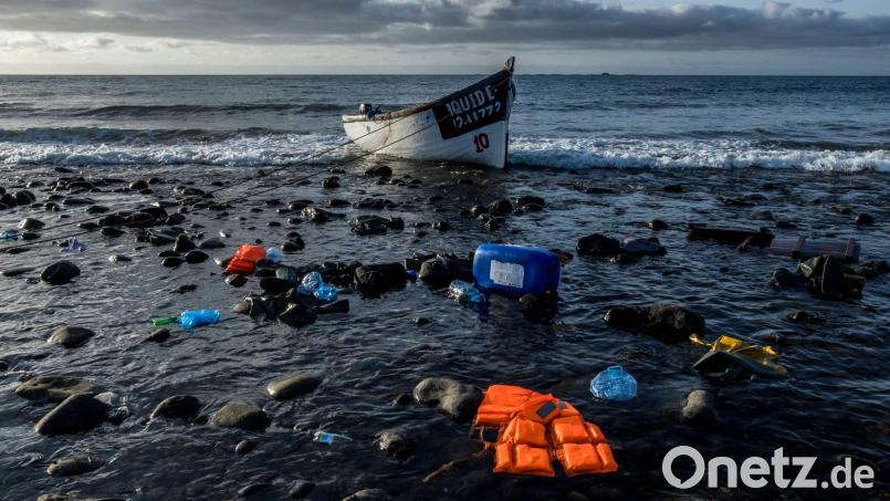 Bei der Überfahrt von Gambia zu den Kanaren könnten 83 Migranten ums Leben gekommen sein. (Archivbild) Bild: Javier Bauluz/AP/dpa