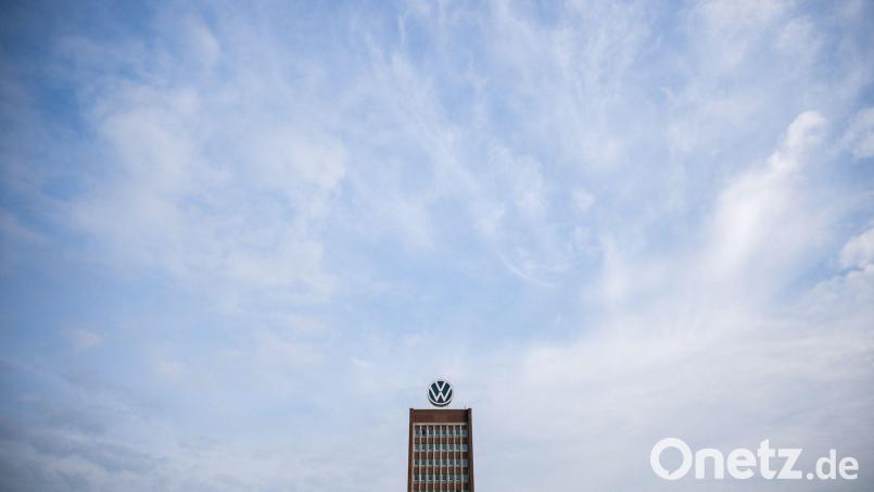 Bei VW ist die Entscheidung für einen neue Personalvorständin gefallen (Archivbild) Bild: Julian Stratenschulte/dpa