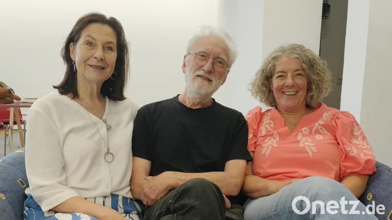 In Weiden gibt es einen neuen Theaterverein: „SpielRaum Weiden – Theater aNdErS“. Gegründet wurde er von Dagmar Meier (rechts). Cornelia Bergler und Wolfgang Herzer sind ebenfalls Teil des Teams. Bild: Lisa Sebald
