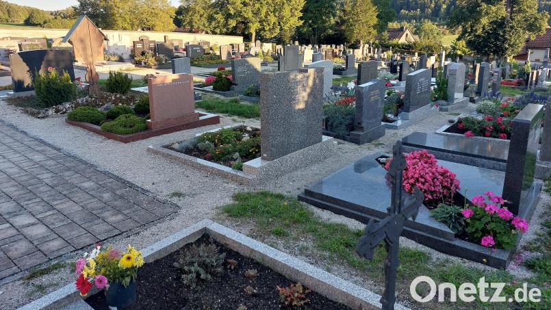 Die Gebühren für die beiden Friedhöfe Neukirchen und Holnstein wurden nun kostendeckend kalkuliert. Das Ergebnis ist eine Erhöhung der Gebühren. Bild: mfh
