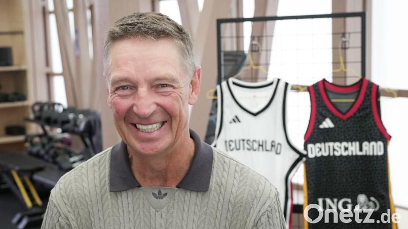 Der ehemalige NBA-Star Detlef Schrempf drückt den deutschen Basketballerinnen bei der WM in Berlin die Daumen. Bild: Soeren Stache/dpa