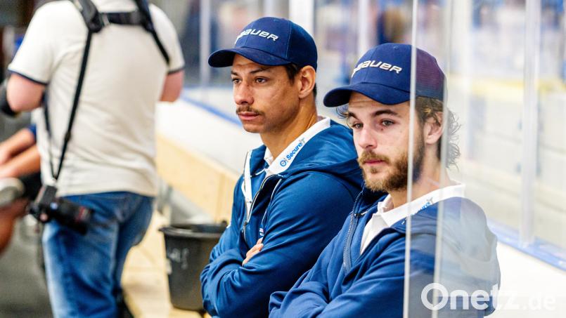 Goalie Michael McNiven (links) fehlt den Blue Devils Weiden zunächst, Brayden Tracey feierte am Donnerstag beim Test in Sokolov sein Debüt. Bild: Elke Englmaier