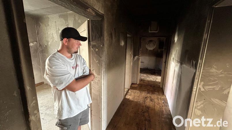 Der Wohnungsbrand in Vohenstrauß in der Nacht zum 2. August wurde vermutlich von einem Mikrowellengerät ausgelöst. Das Ergebnis des Gutachtens steht noch aus. Markus Heide ist aktiver Feuerwehrmann und hat sofort seine Lebensgefährtin und die kleine Tochter in Sicherheit gebracht. Bild: ck