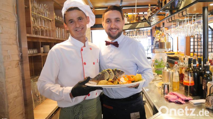 Feriz Gashi und Pepe Gashi (von links) sind die beiden Inhaber des "La Torre". Bild: Julia Benkhardt