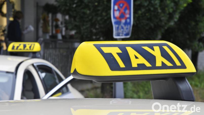 Ein 42-Jähriger soll nach einer Taxifahrt in Sulzbach-Rosenberg den Fahrpreis von 22,50 Euro nicht bezahlt haben. Symbolbild: Petra Hartl