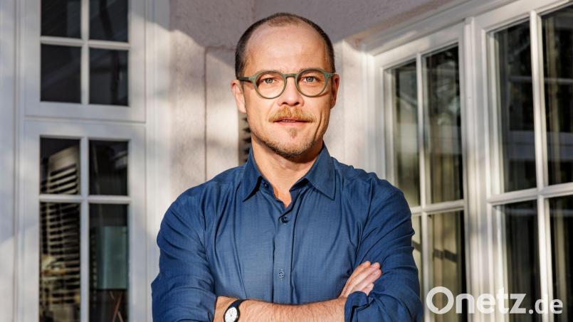 Schauspieler Matthias Koeberlin ist offen für Selfie-Anfragen. (Archivbild) Bild: Axel Heimken/dpa