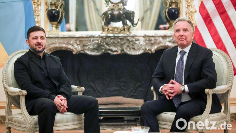 Die US-Vermittler Steve Witkoff und Jared Kushner reisen nach Worten des ukrainischen Präsidenten Wolodymyr Selenskyj am Sonntag nach Kiew. (Archivbild) Bild: Thomas Padilla/AP/dpa