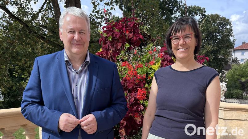 Landrat Richard Reisinger hieß Daniela Hierhammer am Landratsamt Amberg-Sulzbach willkommen. Bild: Christine Hollederer