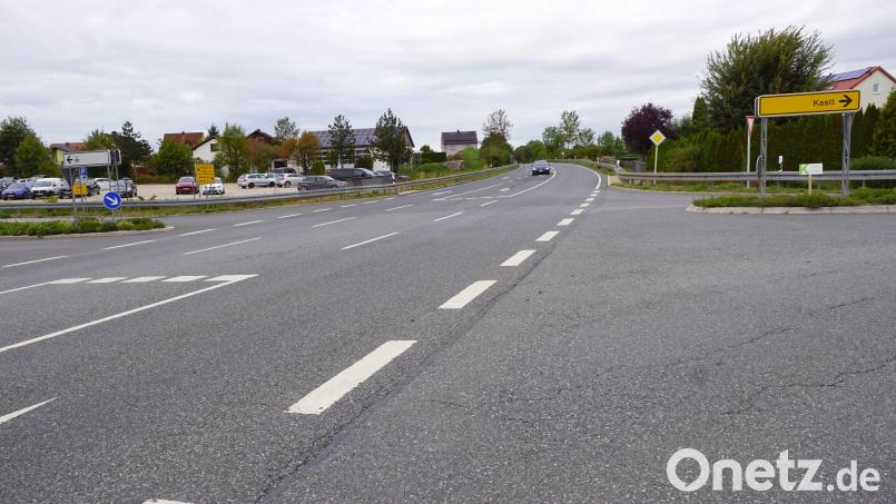 Die Staatsstraße 2665 bei Kastl ist ab Montag für ein paar Tage wegen Straßensanierungen voll gesperrt. Bild: bkr