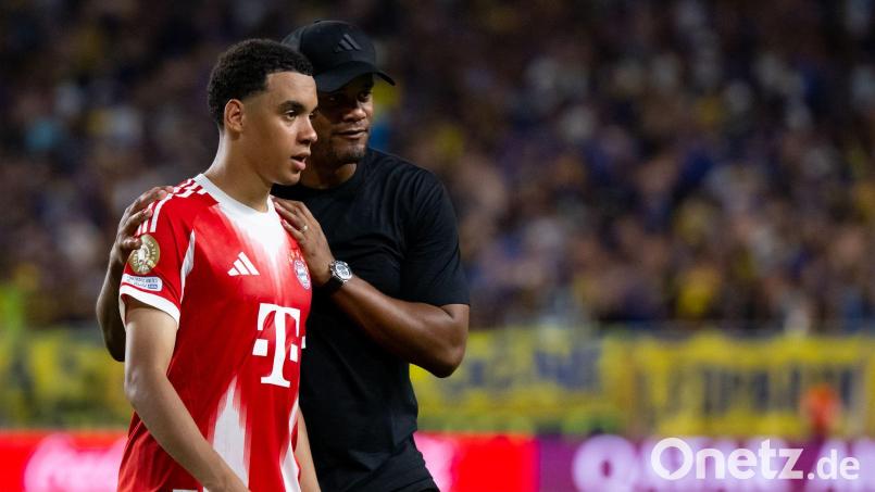 Bemüht um Normalität vor dem Comeback: Jamal Musiala und Trainer Vincent Kompany. (Archivbild) Bild: Sven Hoppe/dpa