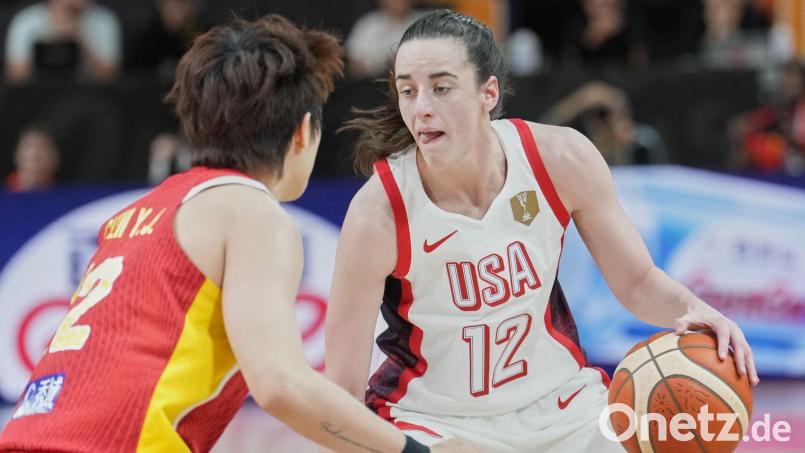 US-Superstar Caitlin Clark war beim Sieg der USA mit 14 Punkte beste Werferin. Bild: Ebrahim Noroozi/AP/dpa