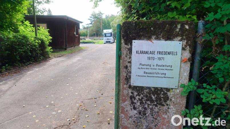 Die Kläranlage in Friedenfels sorgt seit 18 Jahren für teils hitzige Auseinandersetzungen, auch unter den Bürgern. Nun haben sie bei einem Bürgerentscheid am Sonntag, 20. September, die Wahl zwischen zwei Bezahlmöglichkeiten. Bild: Bernhard Schultes