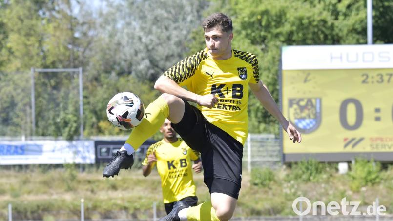 Der FC Amberg muss am Samstag gegen den FC Tegernheim unter anderem auf Fabian Geitner verzichten. Bild: Hubert Ziegler