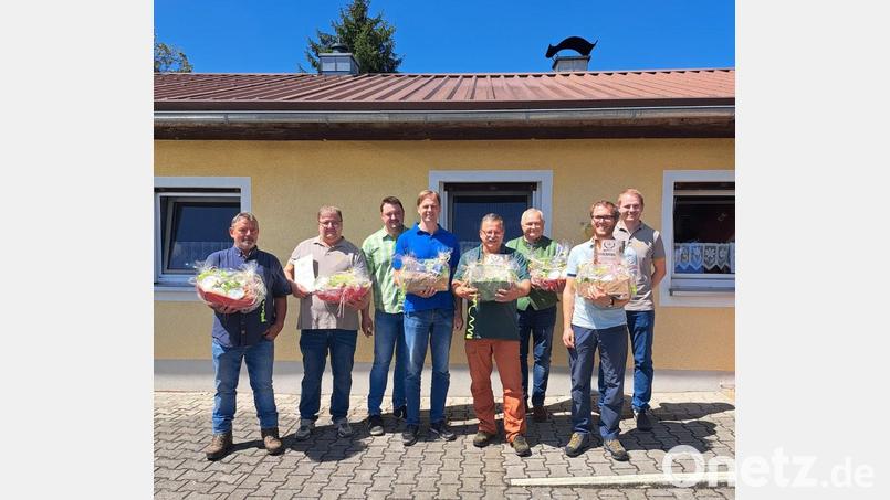 Bei der Betriebs- und Personalratsversammlung des Forstbetriebs Waldsassen standen die Mitarbeiterehrungen im Vordergrund. Von links: Bernhard Stich, Siegfried Sölch, Alexander Dietl, Robert Kraus, Dietmar Michalski, Norbert Zintl, Bertram Michel und Florian Greim. Bild: Florian Greim