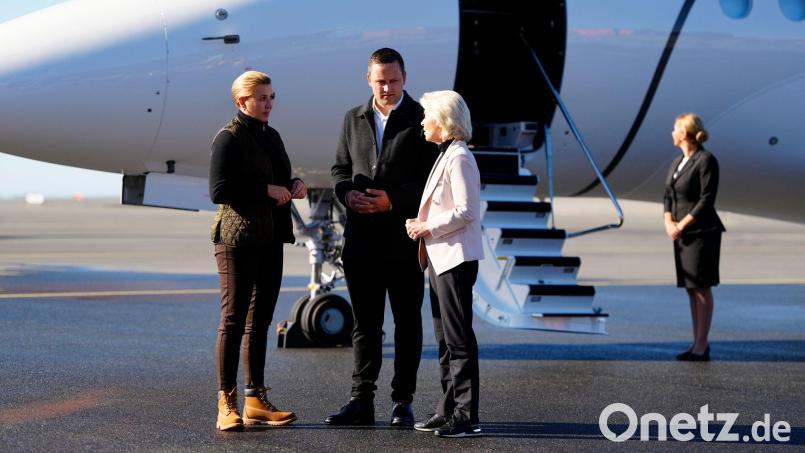 Ist bis Montag zu Gast in Grönland: EU-Kommissionspräsidentin Ursula von der Leyen (r). Bild: Mads Claus Rasmussen/Ritzau Scanpix Foto/AP/dpa