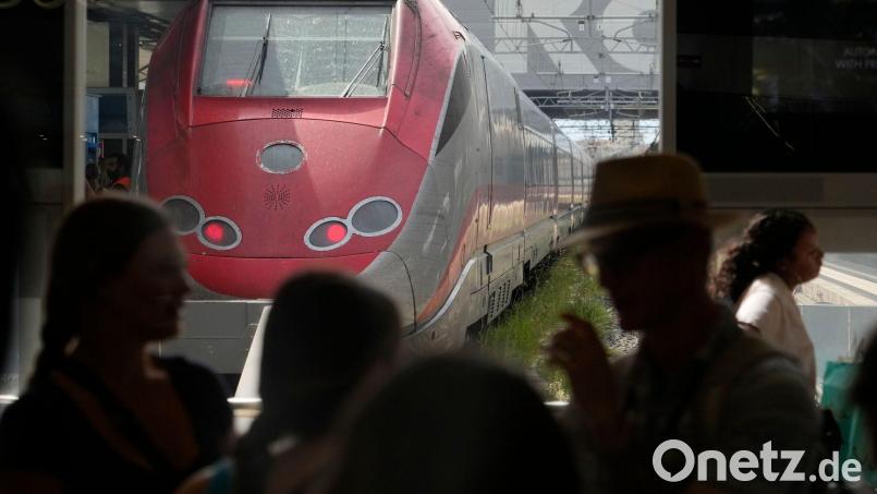 24 Stunden lang soll der Zugverkehr in Italien ruhen. (Archivbild) Bild: Gregorio Borgia/AP/dpa