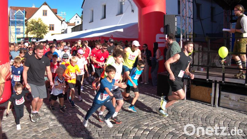 Pünktlich um 9 Uhr startete der zweistündige Stadtlauf. Bild: Valerie Preiß