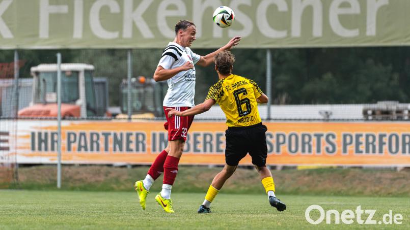 Defensiv stabil, vorne gefährlich: Der SC Luhe Wildenau (weiß) peilt gegen den 1. FC Bad Kötzting den nächsten Heimsieg an. Archivbild: Hannah Dirscherl