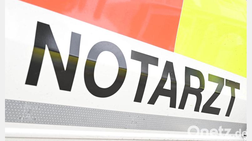 Der Rettungsdienst konnte den Forstarbeiter zunächst wiederbeleben. Symbolbild: Bernd Weißbrod/dpa