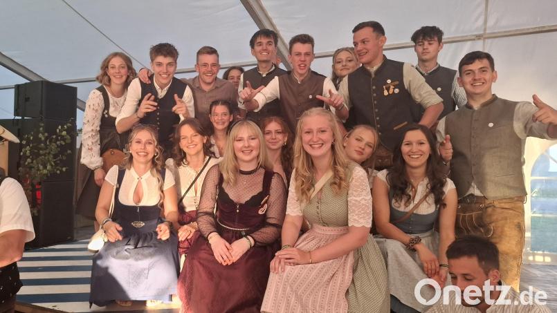 Die zehn Kirwapaare waren in Trisching mit großem Spaß am Start. Bild: Gabriela Amann