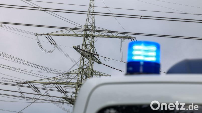 Am Kraftwerk Weisweiler wurde eine verdächtige Person gemeldet (Archivbild). Bild: Christoph Reichwein/dpa